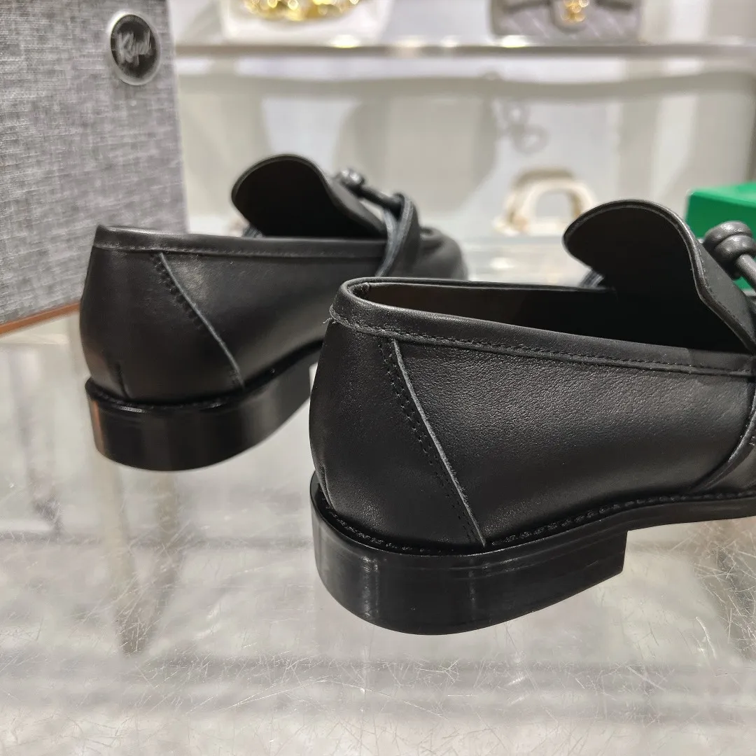 [BV] Top P: 840💰 Size: Female 35-39 (Female 40 custom-made) Male 39-44 (38.45 non-refundable) Bottega Veneta 2025 counter model! Small round toe loafers! Imported leather outsole! Imported grained cowhide! Solid color Niuli! !
